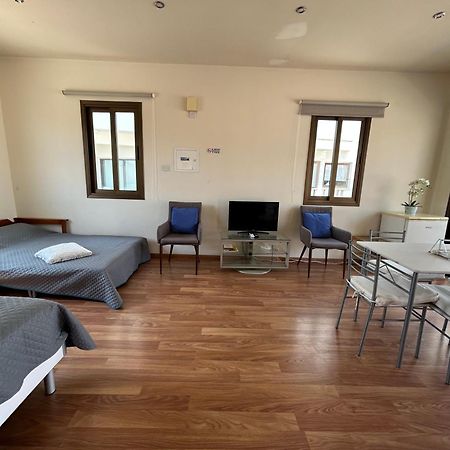Extremely Comfy Apt With Spacious Private Terrace 10Min Walk To The Beach & In Town Larnaca Exteriör bild
