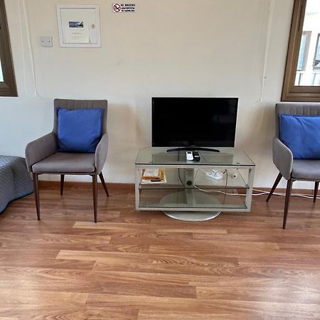 Extremely Comfy Apt With Spacious Private Terrace 10Min Walk To The Beach & In Town Larnaca Exteriör bild