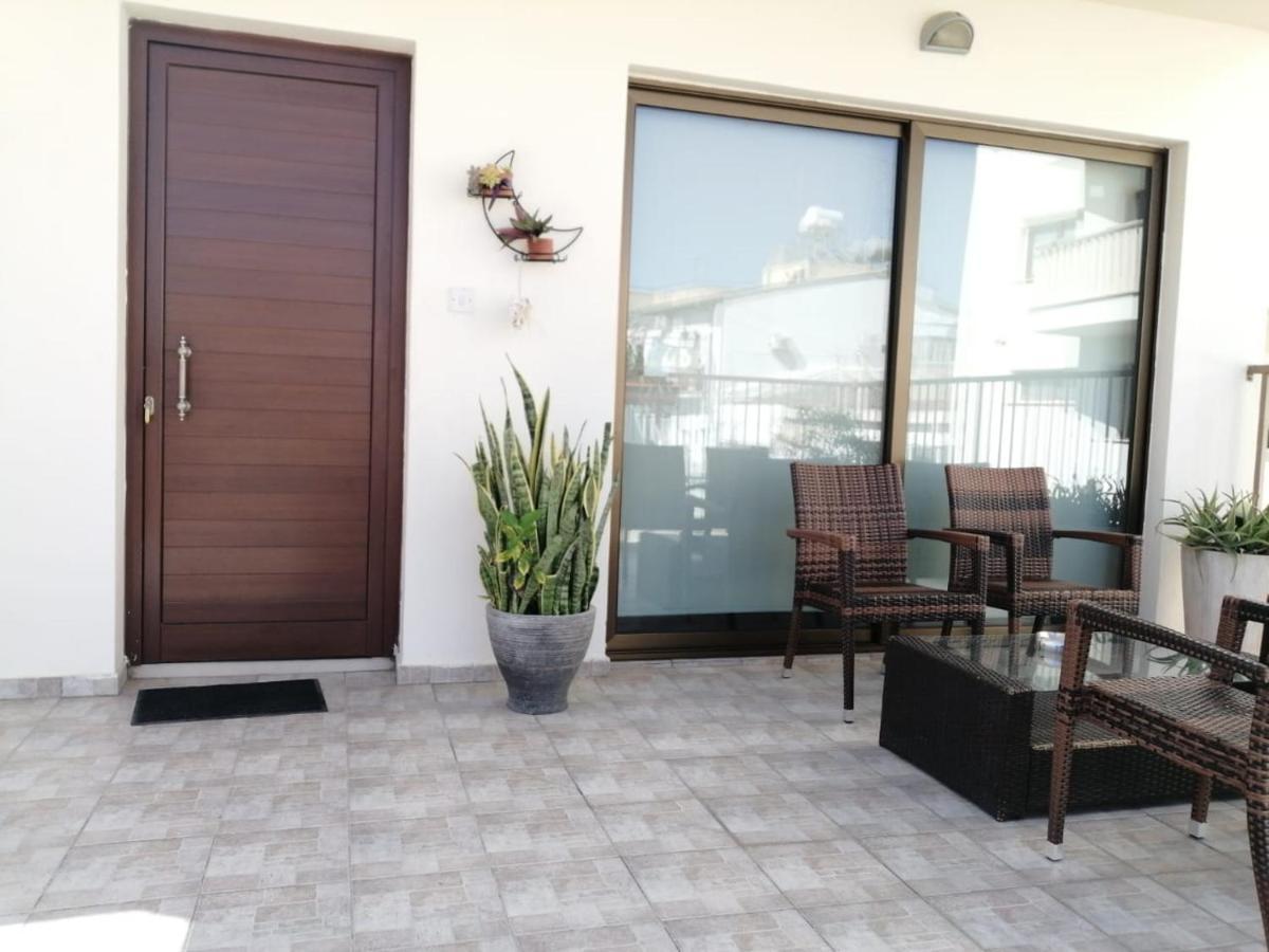 Extremely Comfy Apt With Spacious Private Terrace 10Min Walk To The Beach & In Town Larnaca Exteriör bild