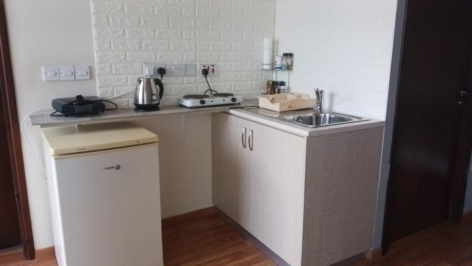 Extremely Comfy Apt With Spacious Private Terrace 10Min Walk To The Beach & In Town Larnaca Exteriör bild