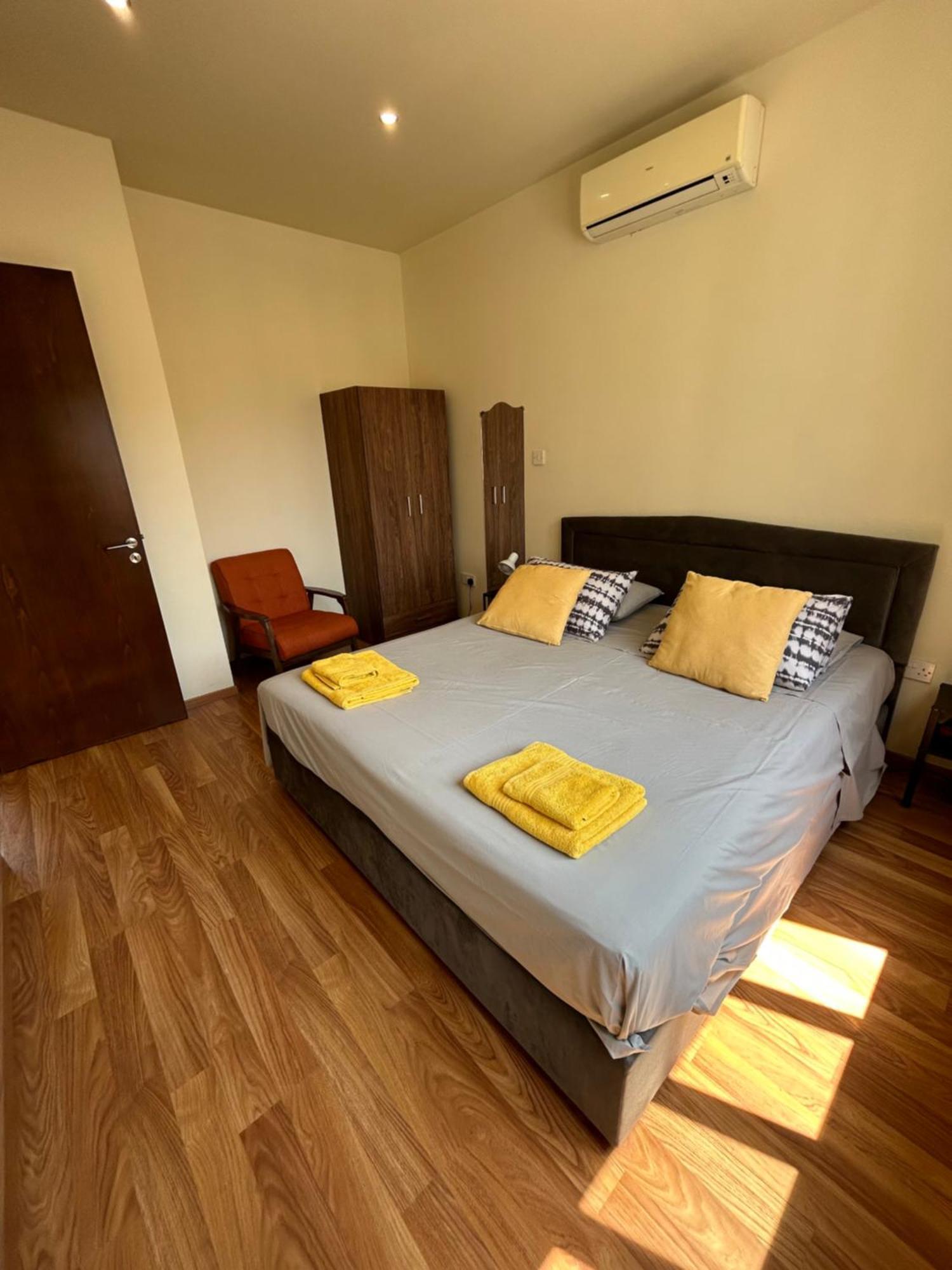 Extremely Comfy Apt With Spacious Private Terrace 10Min Walk To The Beach & In Town Larnaca Exteriör bild
