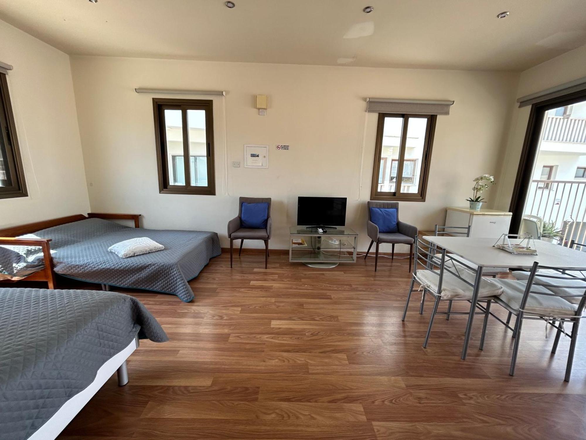 Extremely Comfy Apt With Spacious Private Terrace 10Min Walk To The Beach & In Town Larnaca Exteriör bild