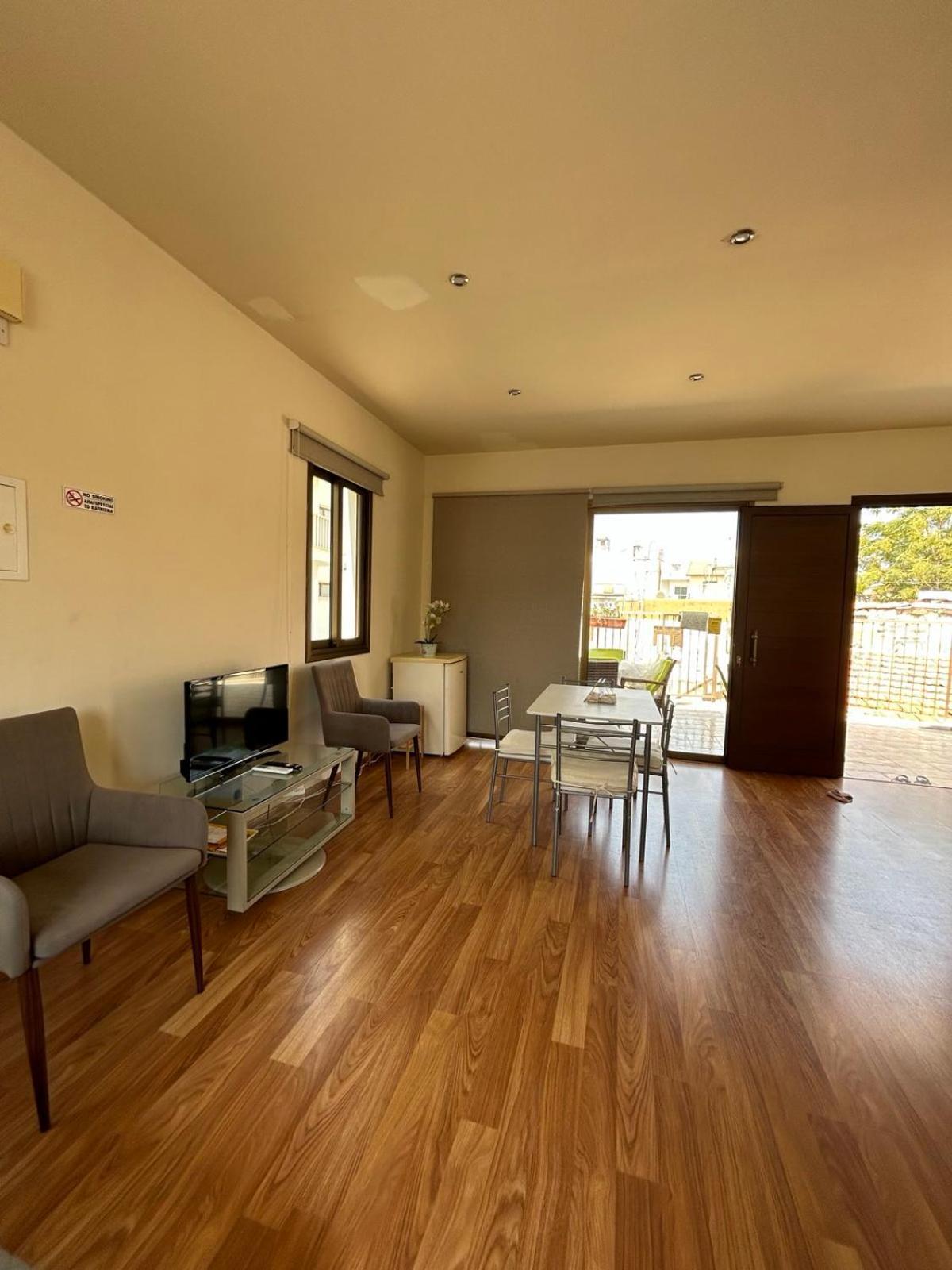 Extremely Comfy Apt With Spacious Private Terrace 10Min Walk To The Beach & In Town Larnaca Exteriör bild