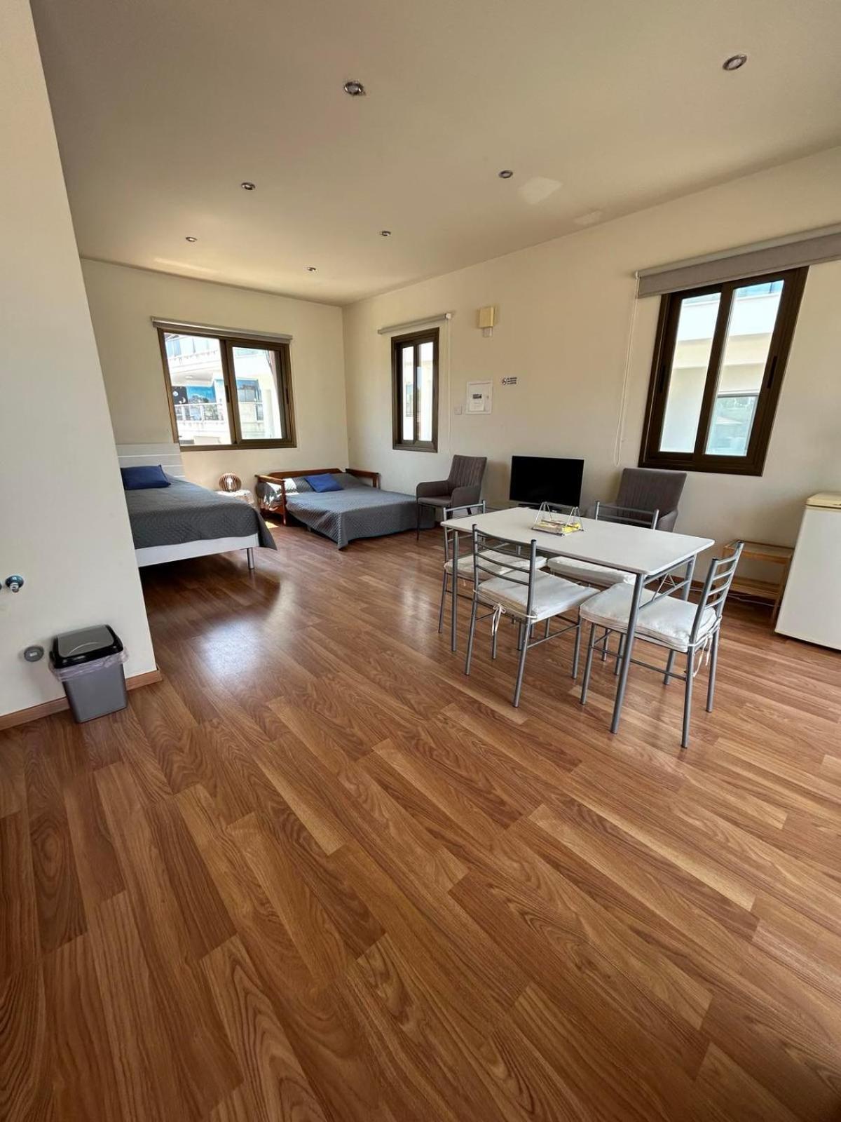 Extremely Comfy Apt With Spacious Private Terrace 10Min Walk To The Beach & In Town Larnaca Exteriör bild